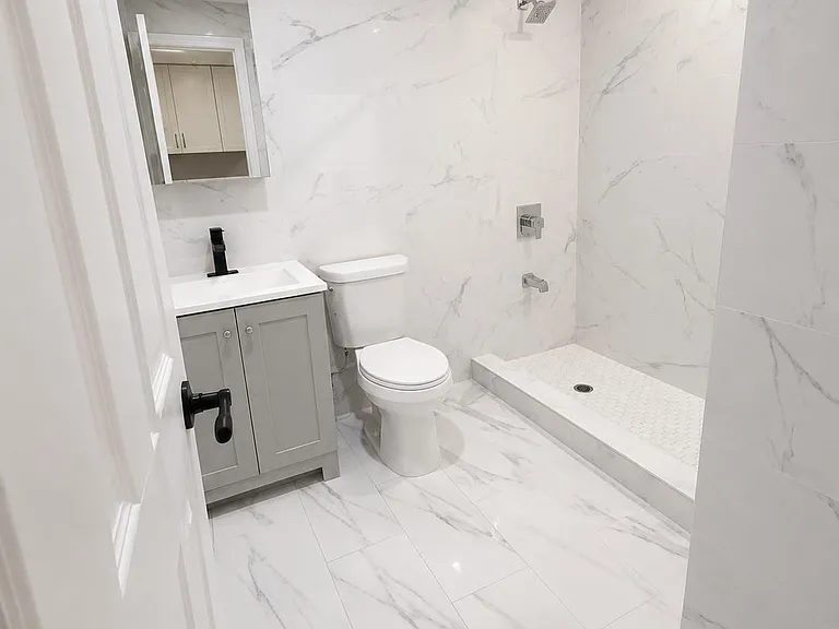 2040 Washington Ave — Photo 6