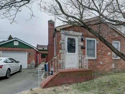 70 Cherry Lane, Floral Park, NY, 11001