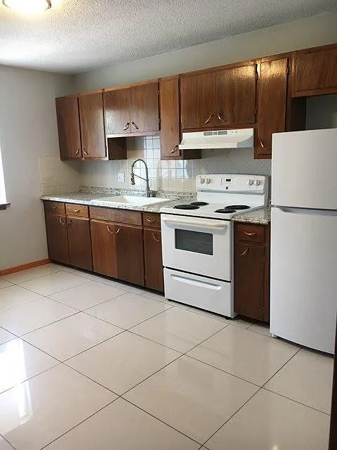 401 N White Ave — Photo 4