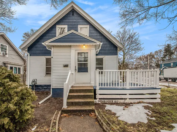 1040 Temple St SE, Grand Rapids, MI 49507
