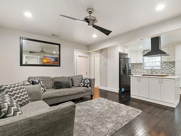 1506 E Waco Ave — Photo 5