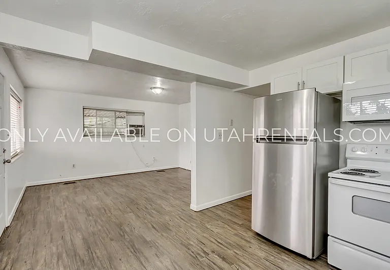 398 W State St — Photo 1