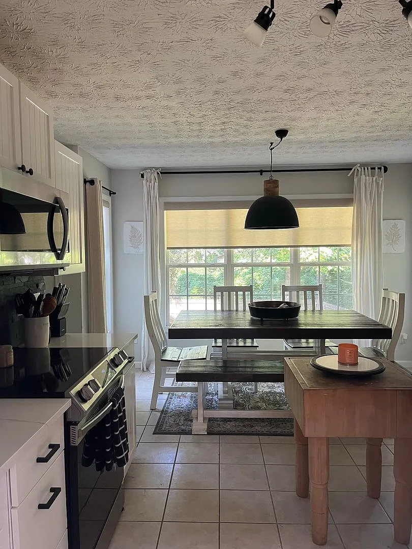 Single Family Home Close to AHS! — Photo 3