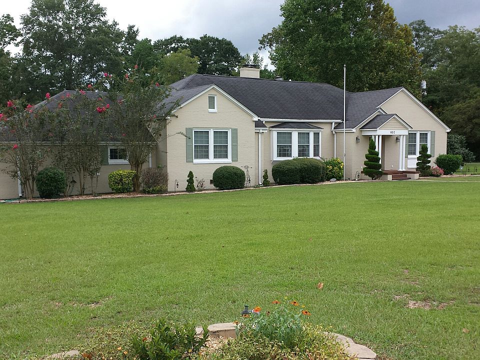 Beautifully landscaped yard