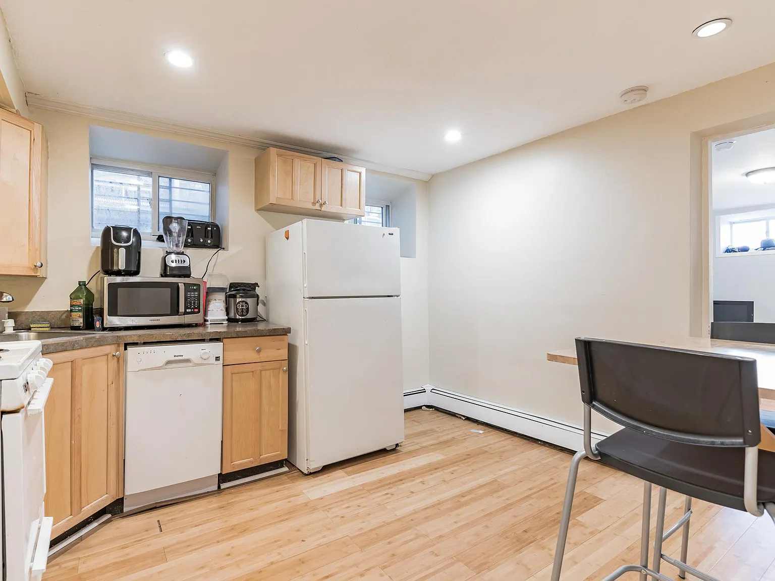 141 Chiswick Rd — Photo 3