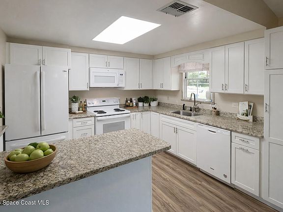 3rd image of 531 California Ave NE