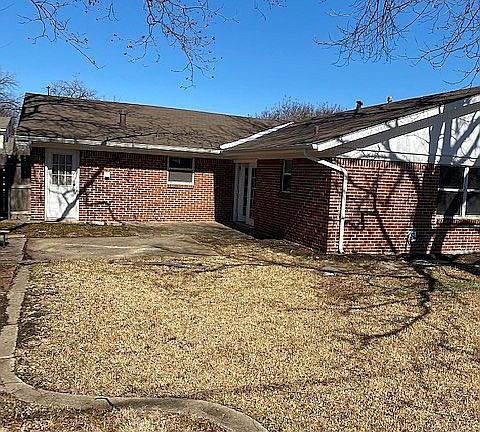 3rd image of 2314 Miriam Ln