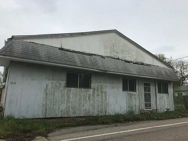1st image of 3016 W Grand Ave