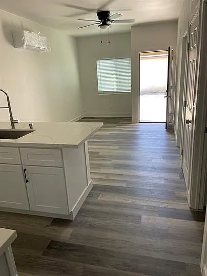 420 W 1st St #1 — Photo 3