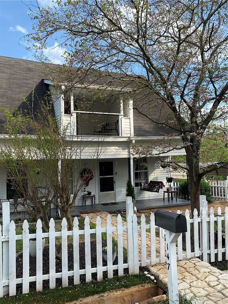 2 bed, 2.0 bath, 1600 sqft, $1,950 — Photo 3