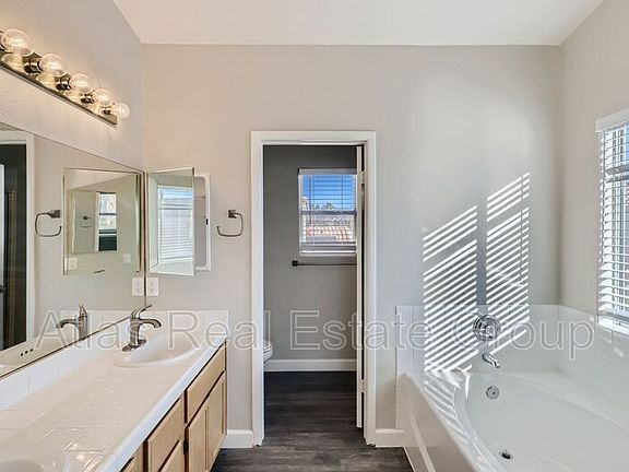 4th image of 1907 La Villa Dr