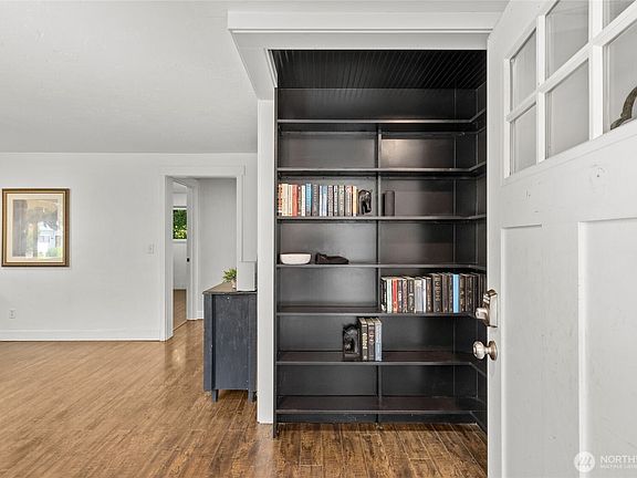 5th image of 1608 N Glen