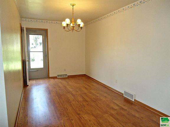 5th image of 1225 Seneca St