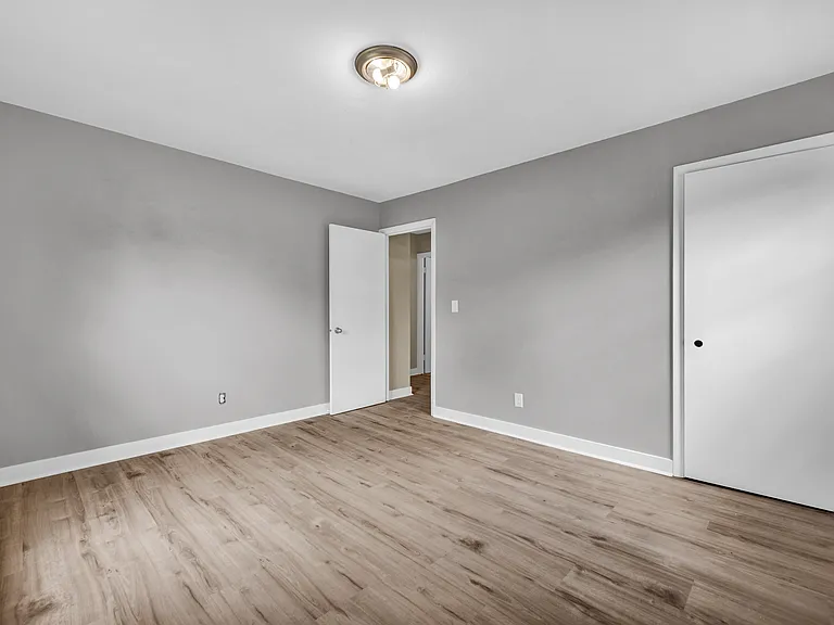 2022 Windsor St — Photo 17