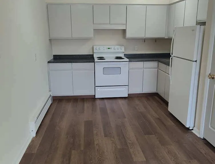 27 S Summit St #4 — Photo 2
