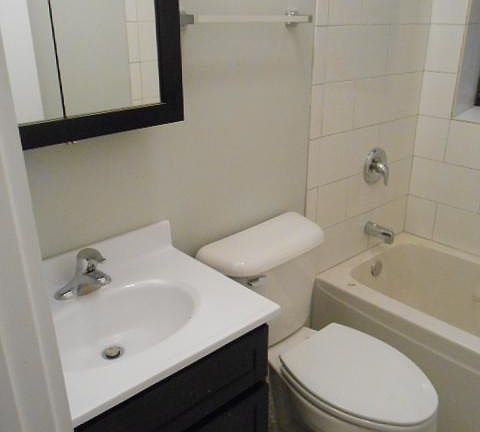 5th image of 2211 W Foster Ave APT 0001