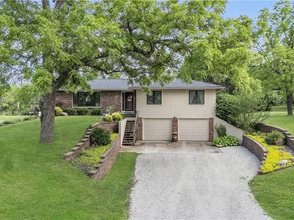 1758 Labette Rd, Ottawa, KS 66067