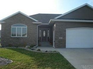 301 Jeannie Ln, Harrisburg, SD 57032