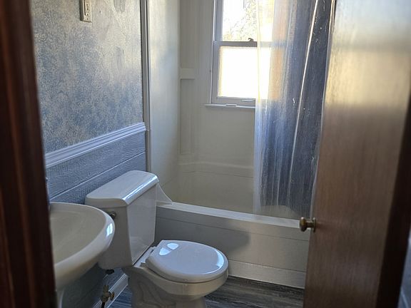 5th image of 219 1/2 W Main St #2