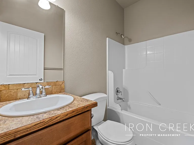 10709 W Wasdale Dr — Photo 12