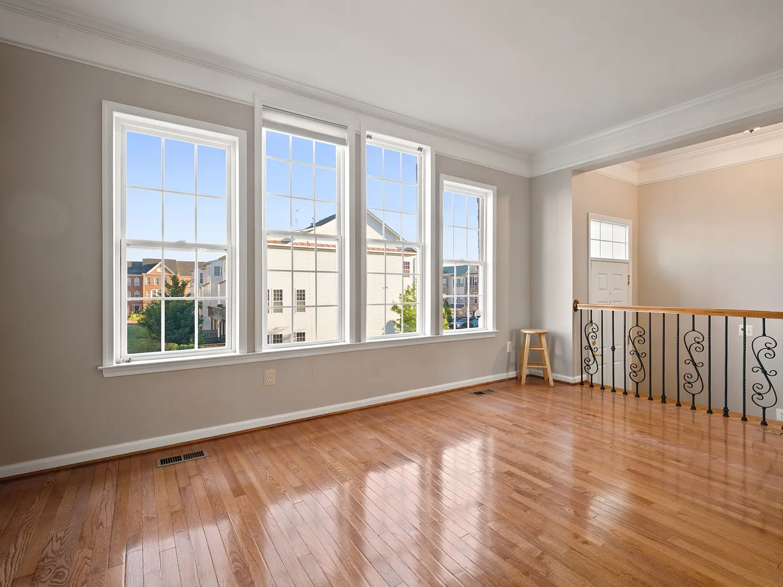 4 bed, 2510 sqft, $3,200 — Photo 4