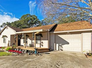 421 N Pecan St, Angleton, TX 77515