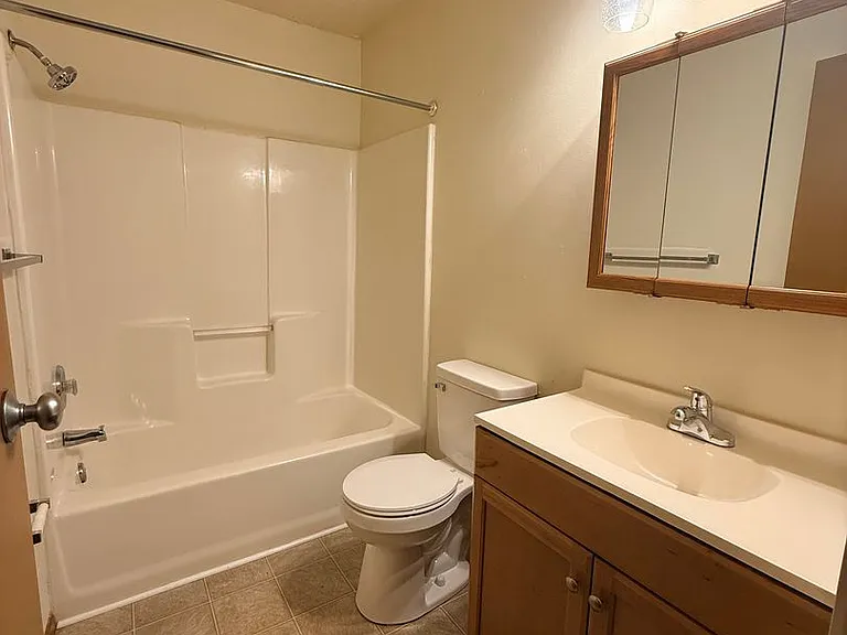 637 Mentor Ave — Photo 4