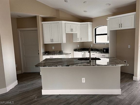 4th image of 1020 Euclid Ave