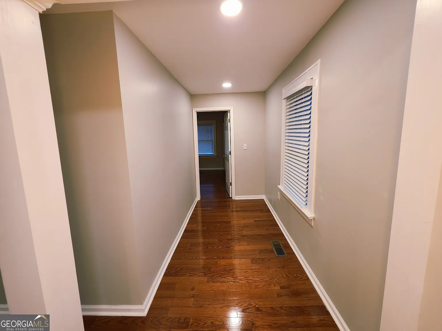 3 bed, 3.0 bath, 1520 sqft, $2,600 — Photo 3