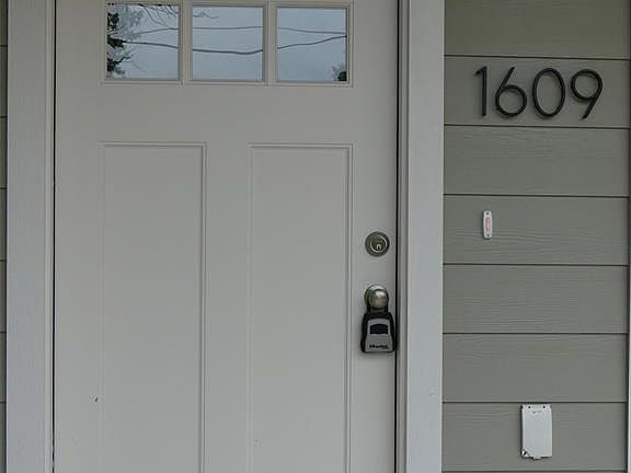 4th image of 1609 Hemphill St