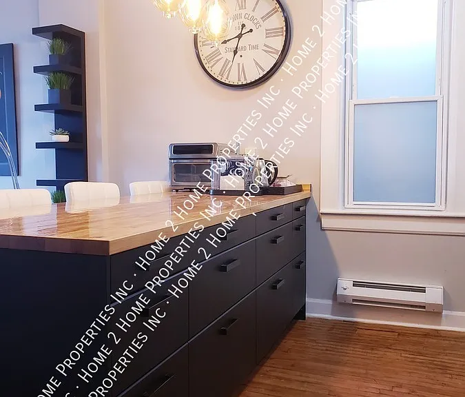 1154 Wyandotte St W #2 — Photo 5