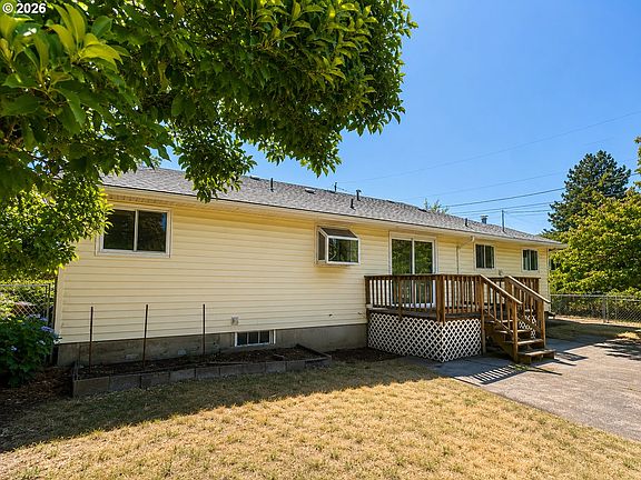 4th image of 3015 SE 143rd Ave