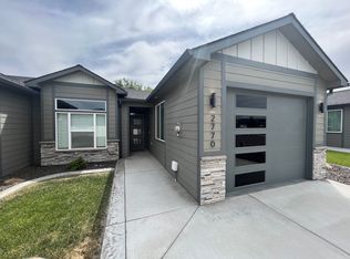 2770 Friesian Ct, West Richland, WA 99353