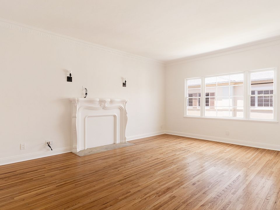 1st image of 1056 S Genesee Ave APT 4