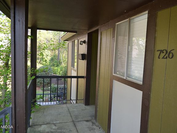 2nd image of 726 Willow Creek Dr