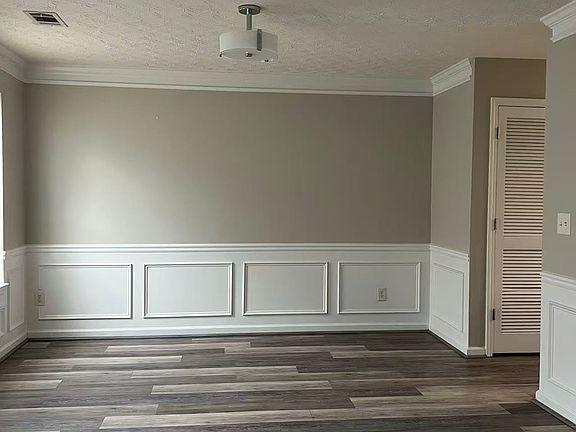 2nd image of 120 Jackson Point Dr