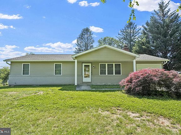 2nd image of 810 Wisteria Dr