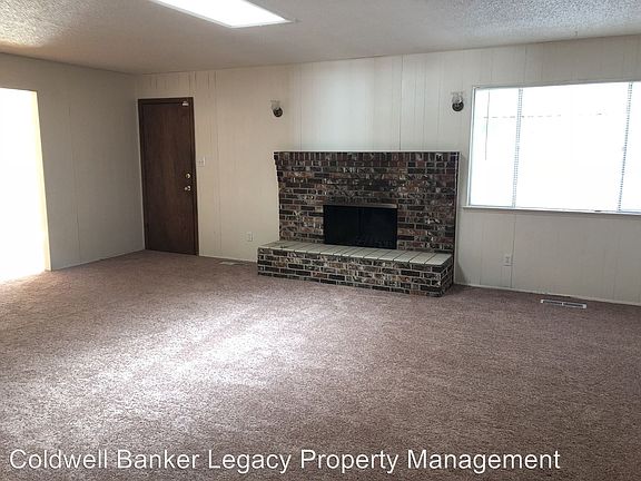 2nd image of 11504 Bar Harbor Pl NE