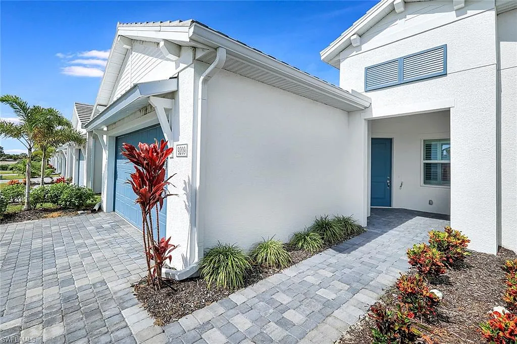 2 bed, 4.0 bath, 1573 sqft, $3,800 — Photo 2