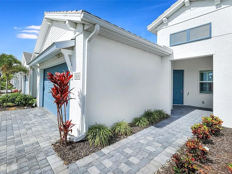9209 Cayman Dr N — Photo 2