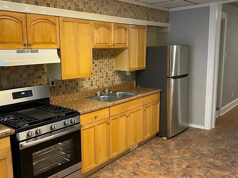604 S Duke St — Photo 17