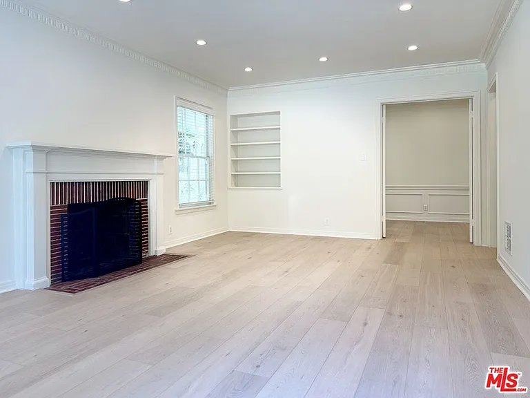 408 1/2 S Spalding Dr — Photo 6