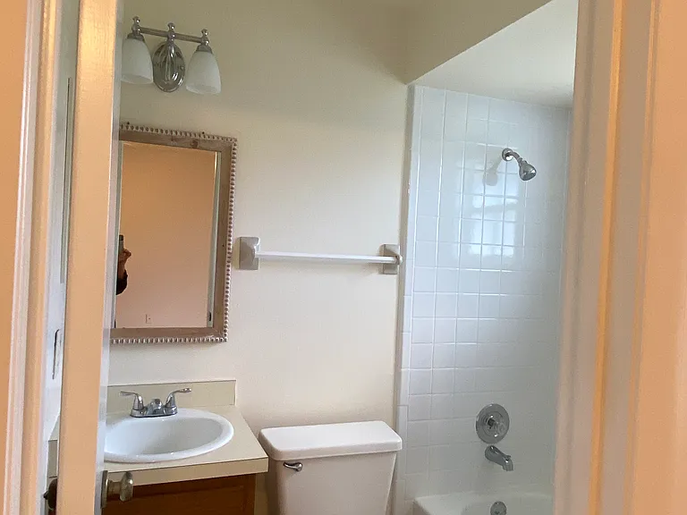 810 Sumner St — Photo 7