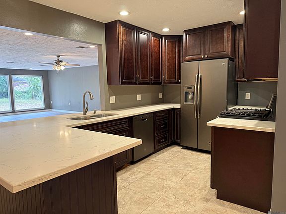 3rd image of 710 Riverview Dr