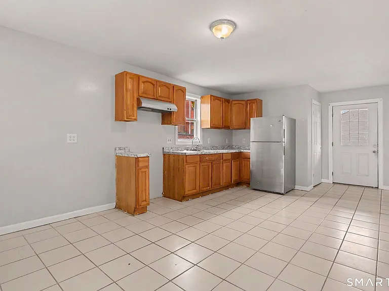 143 Highland Ave — Photo 9
