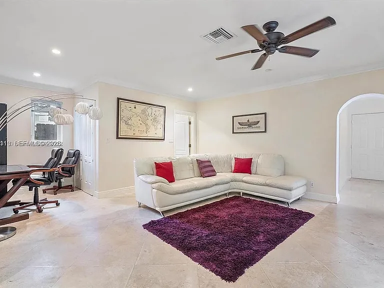 800 SW 12th Ave — Photo 16