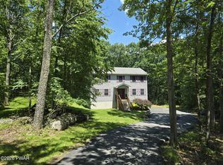 102 Bobwood Ln, Milford, PA 18337