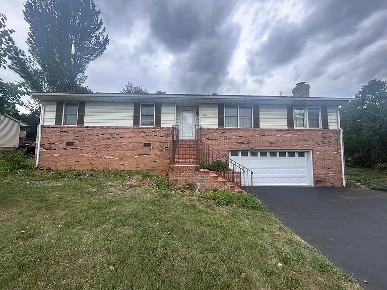 790 Vine St — Photo 2