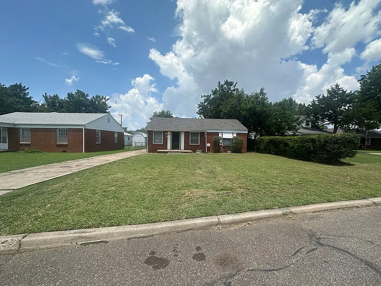 125 E Northrup Dr — Photo 3