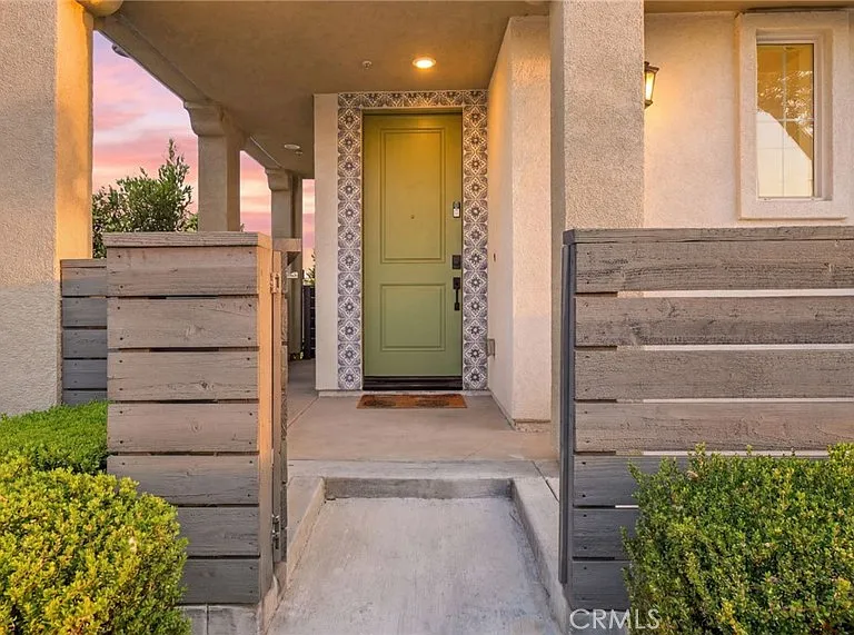 2560 Valentina Way — Photo 2